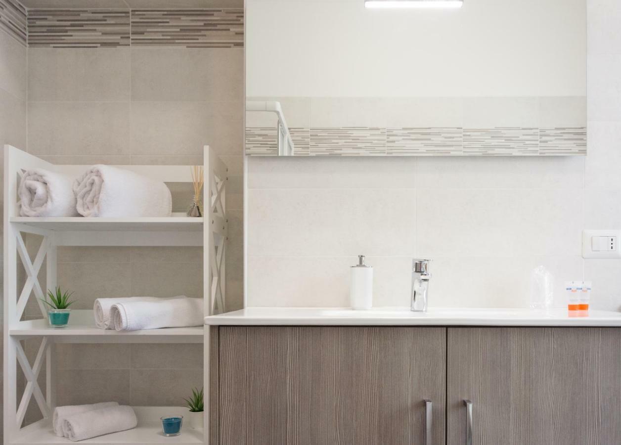 Nirvana Apartments Torbole Sul Garda Kültér fotó